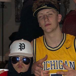 Meet your Posher, Robert